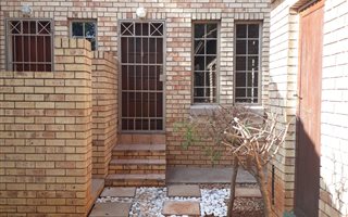 3 Bedroom House in Die Hoewes