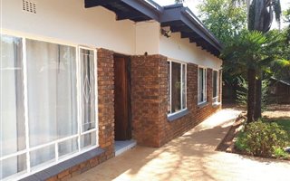 3 Bedroom House in Elarduspark