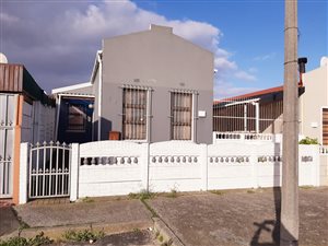 3 Bed House in Strandfontein