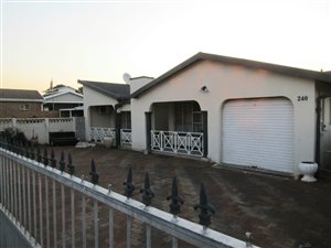 3 Bed House in Lotus Park