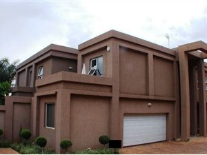 4 Bed House in Waterkloof Park