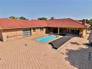 4 Bed House in Meerensee