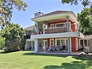 3 Bed Apartment in Keurboomstrand
