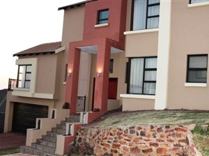 5 Bed House in Rietvalleirand
