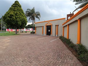 Commercial space in Aston Manor