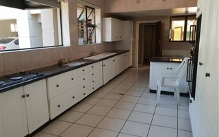 6 Bedroom House in Houghton Estate