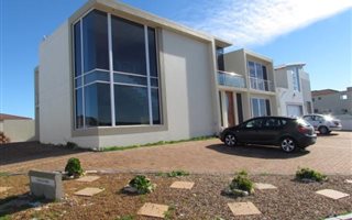4 Bedroom House in Calypso Beach