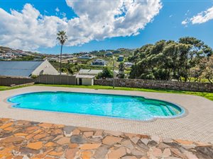 200 m² Land available in Mossel Bay Central