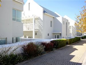 3 Bed House in Steenberg