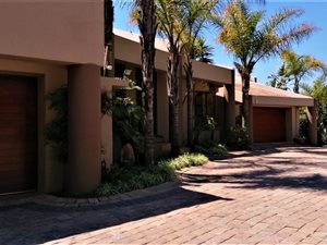 4 Bed House in Kloofendal