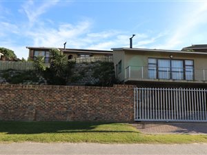 4 Bed House in Kenton-on-Sea