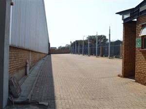10065.740234375 m² Commercial space in Lea Glen