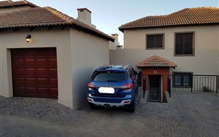 2 Bedroom Duplex in Noordheuwel