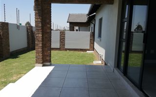 3 Bedroom Simplex in Featherbrooke