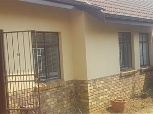 3 Bed Townhouse in Bonaero Park