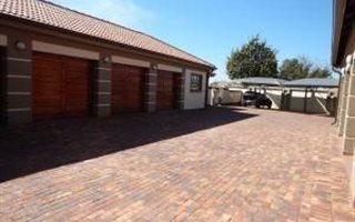 2 Bedroom Townhouse in Comet