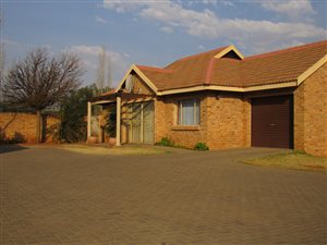 3 Bed Townhouse in Langenhoven Park