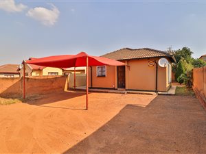3 Bed House in Lotus Gardens