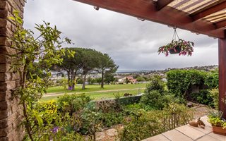 3 Bedroom House in Somerset West Central