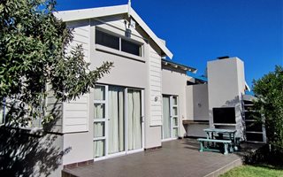 2 Bedroom Townhouse in Pinnacle Point Golf Estate