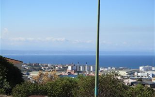 915 m² Land available in Island View