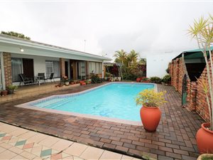 5 Bed House in Beacon Bay