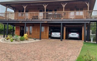 4 Bedroom House in Zeegezicht