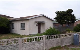 2 Bedroom House in Surrey Estate