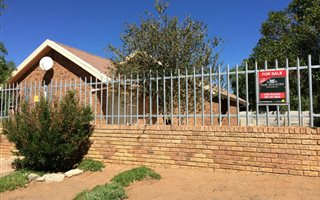 3 Bedroom House in Victoria West