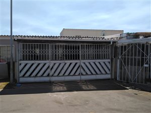 2 Bed House in Pelikan Park