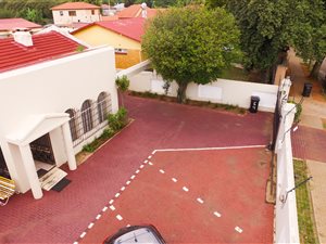 6 Bed House in Kempton Park Central