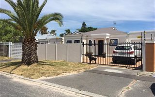 2 Bedroom House in Blouberg Sands