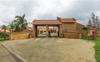 1 Bedroom Flat in Minerva Gardens