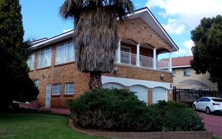 5 Bedroom House in Lourenspark