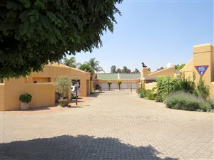 3 Bed Townhouse in Vanderbijlpark SE3