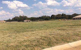 768 m² Land available in Mooivallei Park