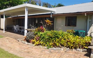 4 Bedroom House in Meerensee