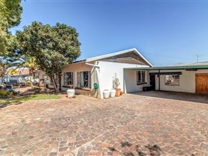 3 Bed House in Fontainebleau