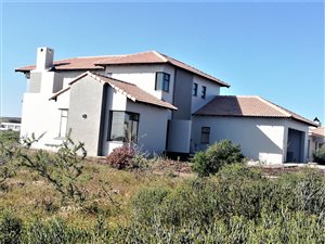 4 Bed House in Langebaan Country Estate