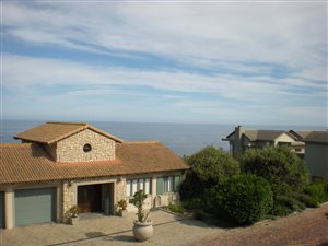 3 Bed House in Mossel Bay Golf Estate