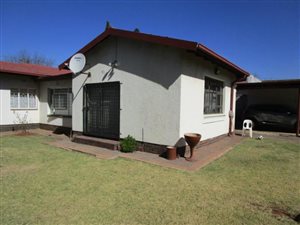 4 Bed House in Estera