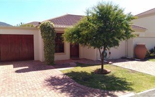 2 Bedroom House in Sandbaai