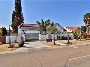 4 Bed House in Lenasia South