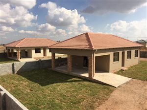 3 Bed House in Azaadville