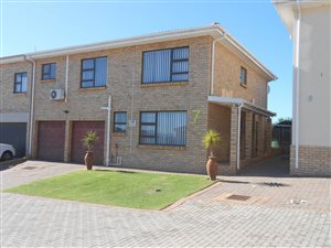 3 Bed Townhouse in Hartenbos Heuwels