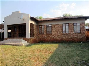 3 Bedroom House in Azaleapark