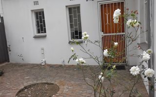 Bachelor apartment in Orange Grove