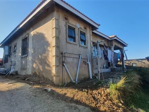 4 Bed House in Lovu