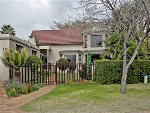 5 Bed House in Thornhill Estate