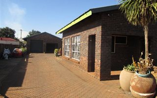 4 Bedroom House in Rothdene
